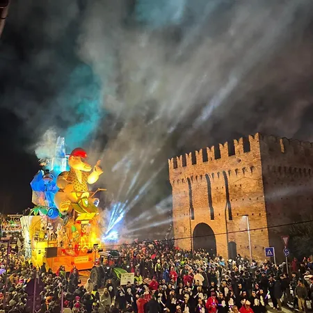 Casa Pincio - In Centro Con Parcheggio Privato - Affacciato Direttamente Sul Carnevale * Fano